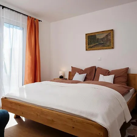 Casa de Férias Dum S Terasou A Vyhledem Na Hrad *
